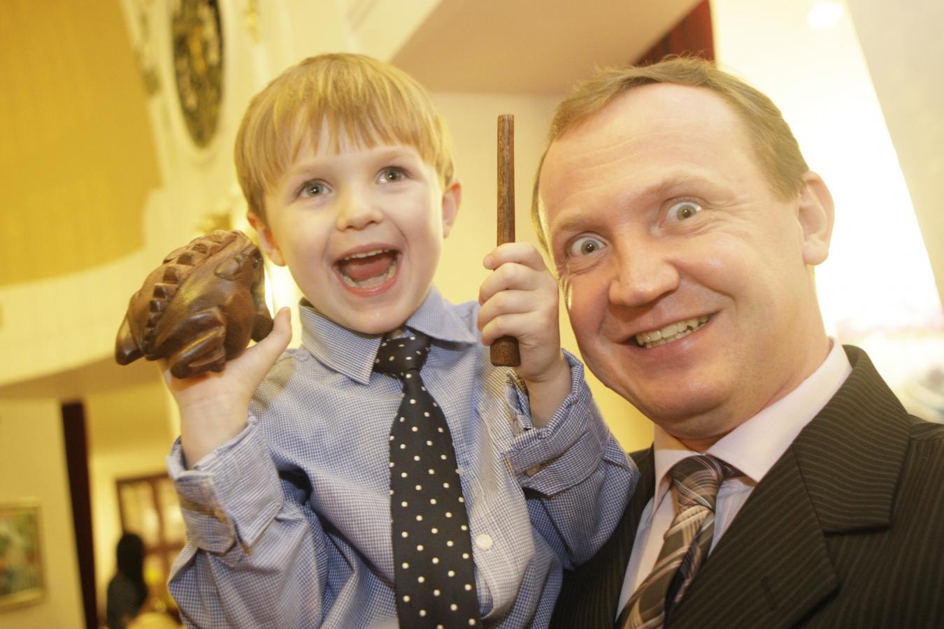 Milan Němec se synem Toníkem po premiéře Kavkazského křídového kruhu, foto J. Sejkora