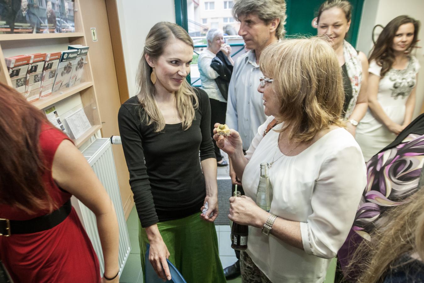 Martina, která přinesla velmi chutnou cizrnovou pomazánku, se s diváky bavila i po skončení pořadu, foto Jiří Sejkora
