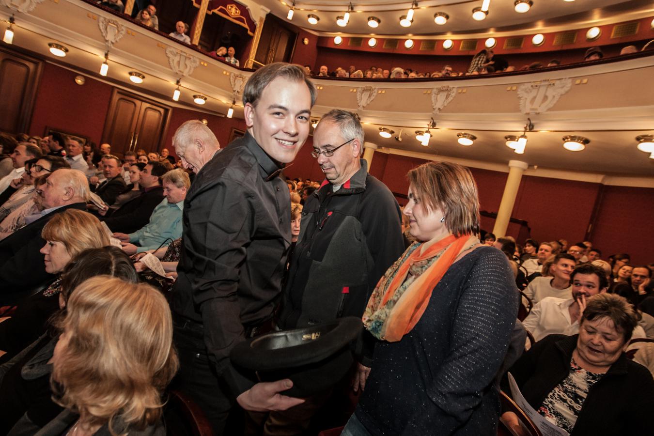 S kloboukem se mezi řady vydal i Pepa Láska, foto Jiří Sejkora
