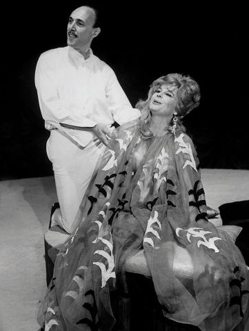 Jindřich Bonaventura s Irenou Poledníkovou v Líbej dál aneb Strašlivý mord v Music-Hallu, VČD 1966