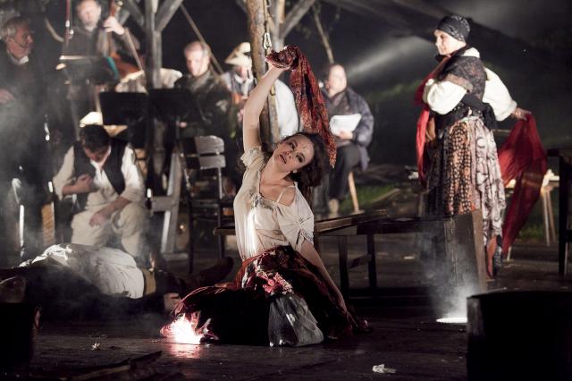 Petra Tenorová, Zdena Bittlová, company a kapela Trdlo, foto Jan Faukner