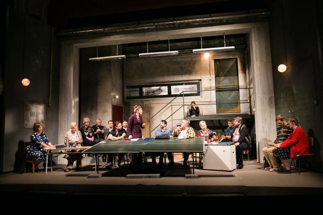 Romana Chvalová, Jindra Janoušková, Ludmila Mecerodová, Michal Przebinda, Jan Musil, Tomáš Lněnička, Josef Pejchal, Veronika Malá, Radek Žák, Alexandr Postler, Adam Kuška, Dagmar Novotná, Martin Mejzlík, Jiří Kalužný, Ondřej Král a Karolína Šafránková, foto Jan Faukner