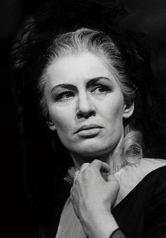 Jako Marie Antoinetta ve hře Vdova Capetová, VČD 1962