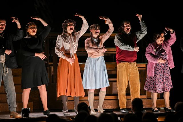 Tomáš Lněnička, Romana Chvalová, Martina Sikorová, Eliška Jechová, Ladislav Špiner a Ludmila Mecerodová, foto Pavel Kohout