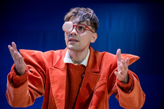 Jako Ralf Bang v&nbsp;komedii Bang, 2025, foto Petr Šedivý