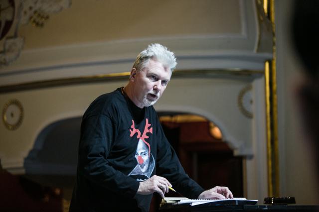 Radovan Lipus na zkoušce Duše - krajiny širé, foto Jan Faukner