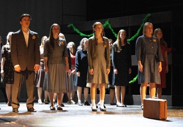 Vít Kulhavý, Thea Kakrdová, Michaela Sodomková, Amálie Kovaříková a další členové Studia LAIK, foto Josef Vostárek