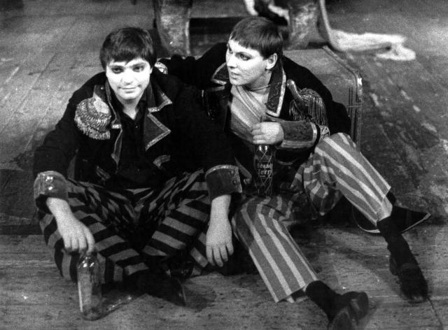 Jako Melichar Mahuleno s Petrem Dohnalem ve hře Kat a blázen, VČD 1990
