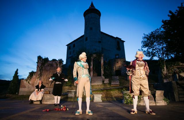 Kráska a zvíře, 2016, foto J. Faukner