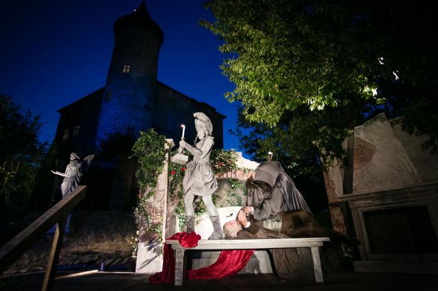 Kráska a zvíře, 2016, foto J. Faukner