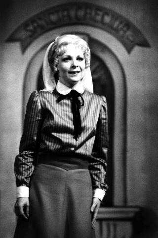 Jako chovanka kláštera Denisa v Mam’zelle Nitouche v roce 1986