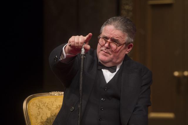 Jako Winston Churchill v Audienci u královny, 2020, foto Josef Vostárek