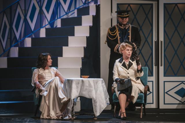 Veronika Malá a&nbsp;Jindra Janoušková s&nbsp;Lukášem Kratochvílem, foto Jiří Sejkora