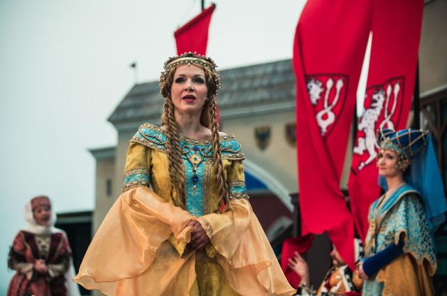Martina Sikorová coby Královna Eliška v Noci na Karlštejně, foto Jiří Sejkora, 2021