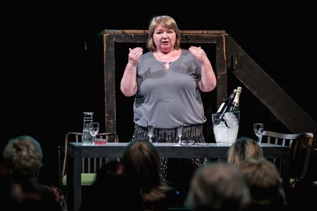 vcd_1_bez_kostymu_20181109_sejkpce8