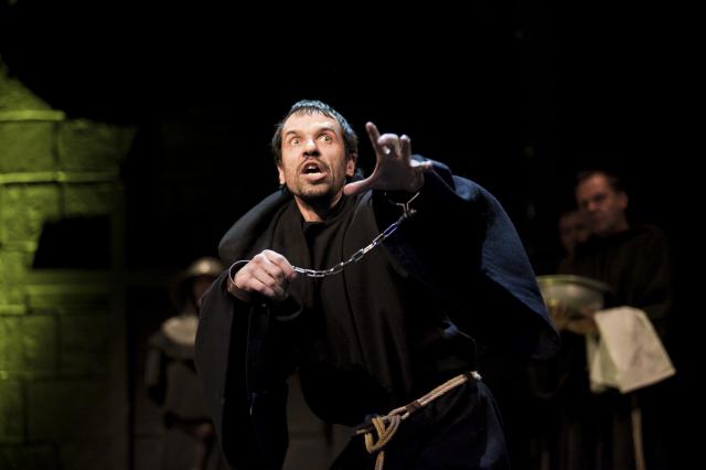 Jako Remigius z Varagine ve Jménu růže, 2013, foto Jan Faukner